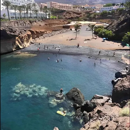 Skyline View - Free Private Parking Including & Guest Bonus Apartment