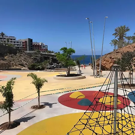 Skyline View - Free Private Parking Including & Guest Bonus Apartment