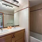 Apartment Skyline View - Free Private Parking Including & Guest Bonus