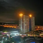 Apartment Skyline View - Free Private Parking Including & Guest Bonus