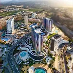 Apartment Skyline View - Free Private Parking Including & Guest Bonus