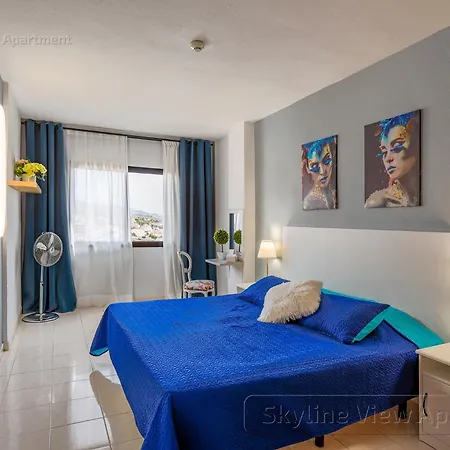 Skyline View - Free Private Parking Including & Guest Bonus Apartment *