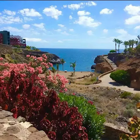 Skyline View Apartment - Free Private Parking High Speed Wi-Fi Appartamento *