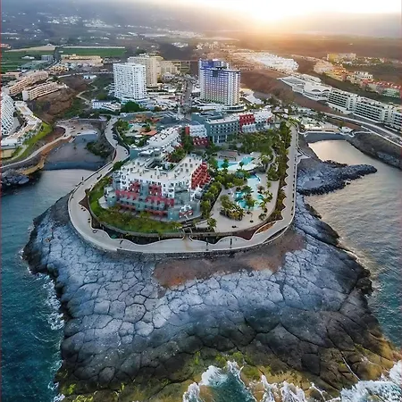 Skyline View - Free Private Parking Including & Guest Bonus 아파트