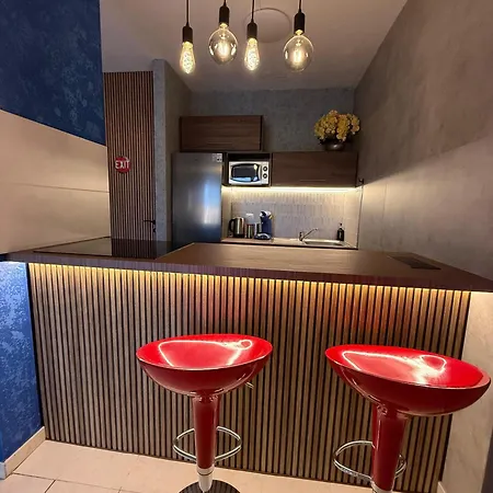 Skyline View Apartment - Free Private Parking High Speed Wi-Fi Appartamento *
