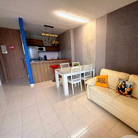 Appartamento Skyline View Apartment - Free Private Parking High Speed Wi-Fi *